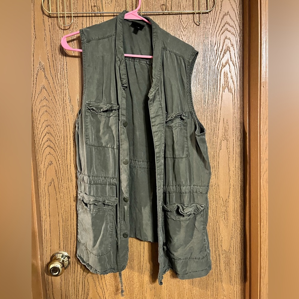Olive Utility Vest Lightweight Plus | Boutique